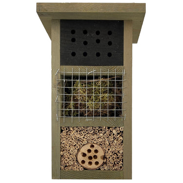 voorkant insectenhuis met grijs groene kleur en zwart vakje voor bijen