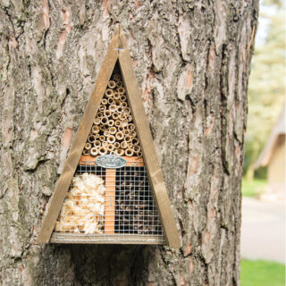 Insectenhotel in de vorm van een Wigwam