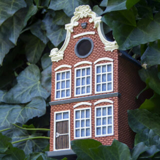 Vogelhuisje in de vorm van een grachtenpand