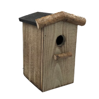 vogelhuisje van gevlamd hout en berk